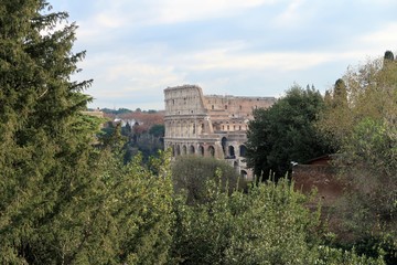 Fototapeta na wymiar Le Colisée depuis le forum romain