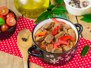 Beef stew with paprika and bell peppers