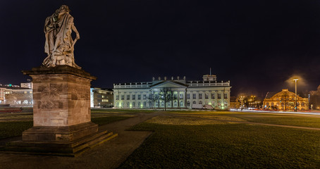 Friedrichsplatz bei Nacht / Kassel