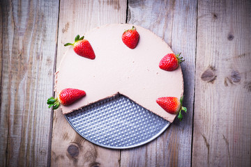 Chocolate cheese cake with strawberries on a tray