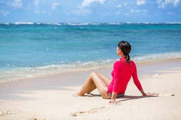 Fototapeta na wymiar Beautiful girl on the beach. Tropical ocean