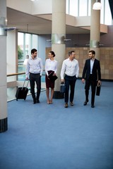 Obraz premium Business executives walking in a conference center lobby