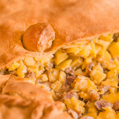 Crispy cake filled with meat and potatoes - belish