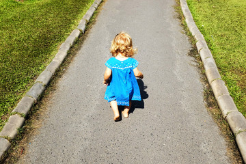 kid walk with barefoot