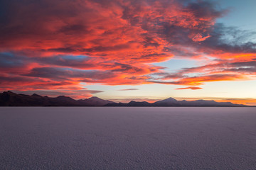 Fototapeta na wymiar Sunset in Salar Uyuni Bolivia