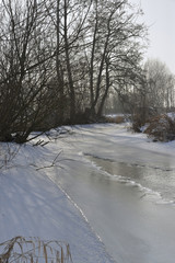 Bach gefroren 2