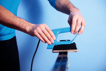 Processing the sliding surface of skis by special iron