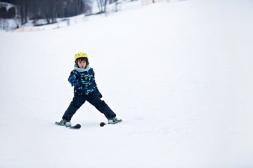 Fototapeta na wymiar Cute child, skiing in the mountain