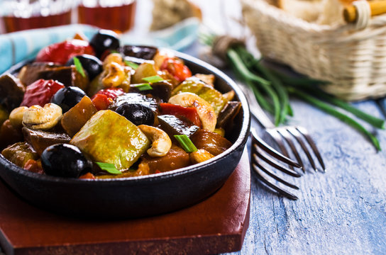 Steamed vegetables with olives