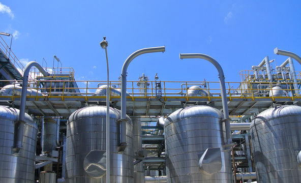 Oil and gas refinery column