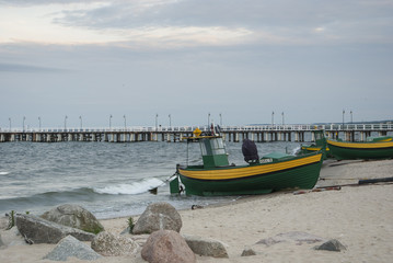 Łodzie rybackie na plaży w Orłowie © jordi23