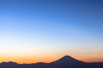 快晴の夕焼け空と富士山