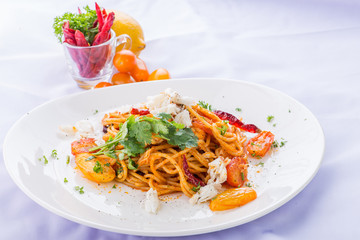 Spaghetti tomato sauce crab - Thai style