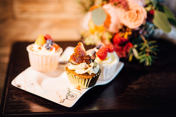 the bride's bouquet and cake, wedding attributes