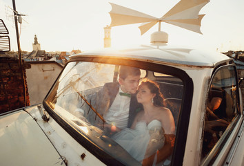 Naklejka premium The couple in the white car on the roof