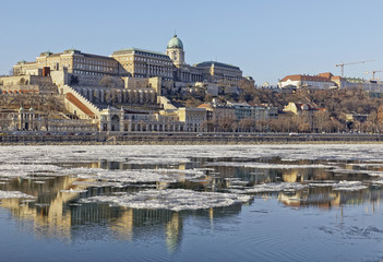 Fototapeta premium The Danube at wintertime in Budapest