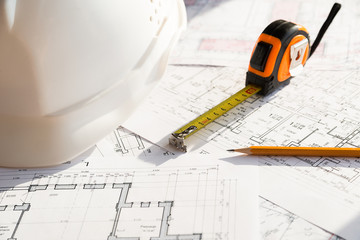 In the drawing are pencil, helmet and roulette