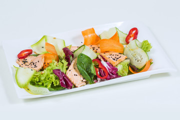 plate of green salad with vegetables