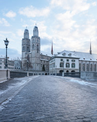 Obraz premium Winter landscape of Zurich. Waldmann monument and Munsterbrucke bridge, Switzerland