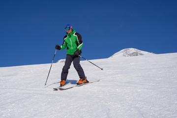 Fototapeta na wymiar Skier on the slope