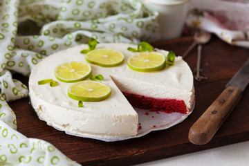 Lime cheesecake with mint