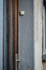 alte Klingel an Hauseingang