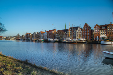 Obraz premium Altstadt von Lübeck mit Hafen 