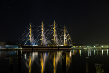 Segelschiff Passat in Travemünde bei Nacht an der Ostsee