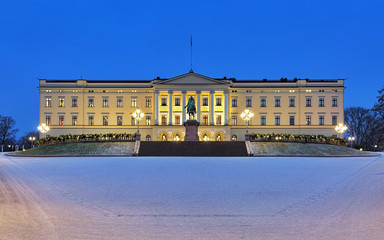 Fototapeta na wymiar Royal Palace and equestrian statue of Karl XIV Johan in Oslo in dusk, Norway