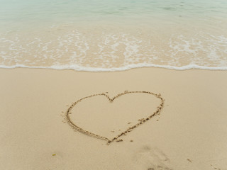 Fototapeta na wymiar Writing heart on beach
