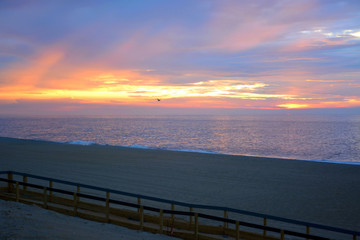 Obraz premium Pretty Pink Summer Sunrise at the Beach on a Summer Morning