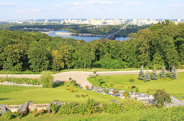 Fototapeta na wymiar Park and panorama of Kiev, Ukraine