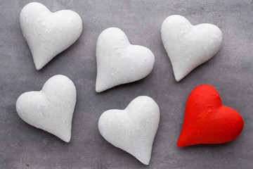 Obraz premium Red hearts the gray background. Valentine Day background.