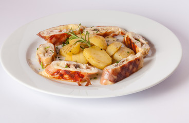 Chicken roulade with potatoes