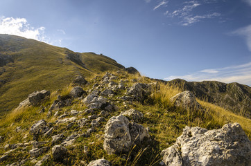 Strada di montagna in salita - scalata verso la vetta