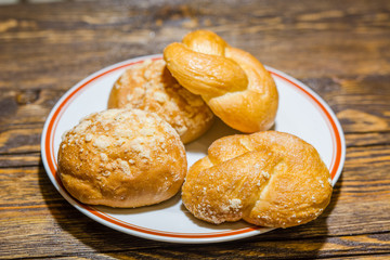 The baked bun.