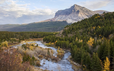 Fototapeta na wymiar Glacier National Park in Autumn