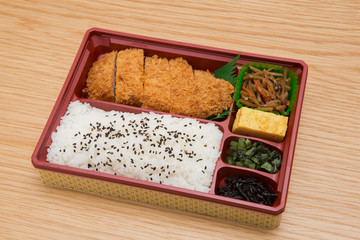トンカツ弁当