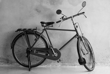 Fototapeta na wymiar old bicycles and wall