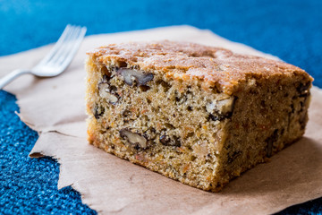 Carrot Cake with walnuts and cinnamon