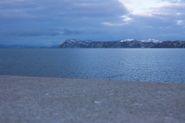 早朝の静かな港　風景