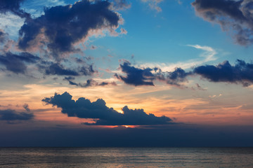 Fototapeta na wymiar colorful cloudy sunset over ocean