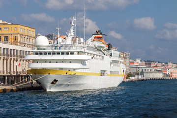 Fototapeta na wymiar Ocean liner on Bosphorus port , Istanbul, Turkey.