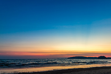 Fototapeta na wymiar Spectacular sunset on the tropical beach 