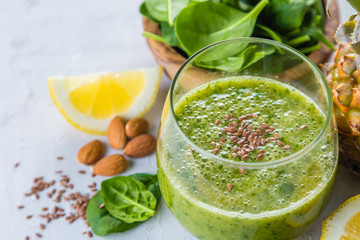 Fototapeta premium Green smoothie and ingredients