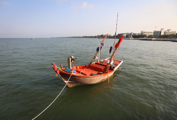 Naklejka premium Fishing boat floating on the water, sea and sky