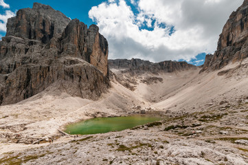 Obraz premium Scenic view of Dolomites mountains with dramatic clouds.