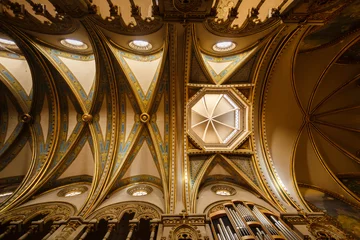 Die Kuppel der Kirche des Klosters Santa Maria de Montserrat, Spanien © castenoid