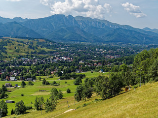 Fototapeta na wymiar Mountains area city view