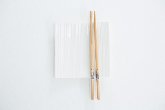 Chopstick with empty plate